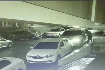 Çekmeköy’de 100 bin TL’lik ‘adrese teslim hırsızlık’ kamerada
