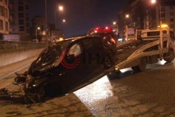 Çekmeköy'de kontrolden çıkıp takla atan aracın motoru yola fırladı: 3 yaralı
