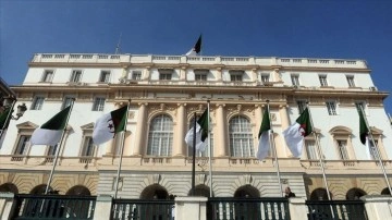 Cezayir parlamentosu, Fransız sömürge sürecini kusur sayan yasa tasarısına hazırlanıyor