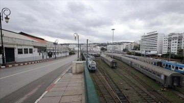 Cezayir'in başkentindeki metro, Fransız eş yapılmaksızın görev vermeye başladı