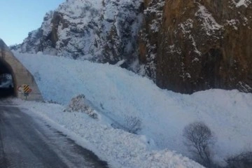 Çığ tehlikesi itibariyle Hozat-Karaoğlan-Ovacık yolu ulaşıma kapatıldı