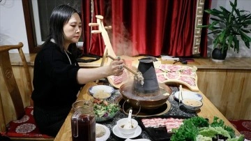 Çin’de 'kaynar kapta' yemek kültürü bin seneler öncesine müstenit geleneği yaşatıyor
