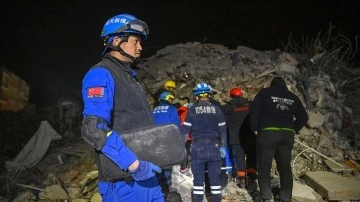 Çin'den mevrut 290 şahsiyet kol deprem alanında avlu kurtarıyor