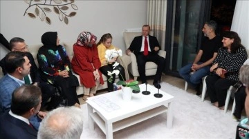 Cumhurbaşkanı Erdoğan, kentsel dönüşümde adalet sahibi ailenin evine misafir oldu