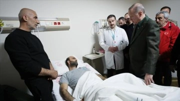 Cumhurbaşkanı Erdoğan, Kilis Devlet Hastanesi'nde otama gören depremzedeleri görüşme etti