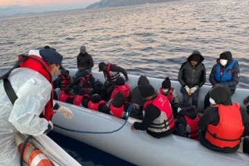 Datça açıklarında 25 düzensiz göçken kurtarıldı