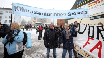 Davos, WEF'in açılışından ilk iklim krizi protestosuna oyunluk oldu