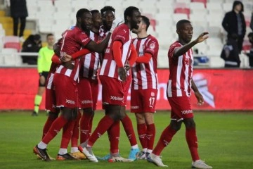 Demir Grup Sivasspor kupada yarı finalde!