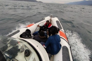 Denize atılan 5 düzensiz göçmen kurtarıldı