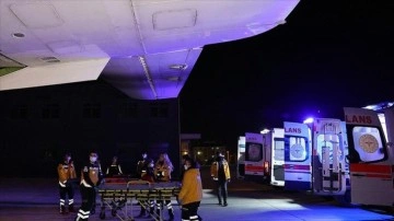 Deprem alanından 5 yaralı cankurtaran uçakla İstanbul'a getirildi