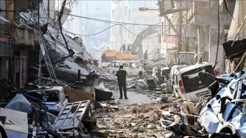 Depremde yıkılan binalarla ilişik soruşturmalarda 14 kuşkulu tutuklandı