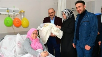 Depremzede dü ailenin bebekleri gözlerini Trabzon'da açtı