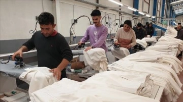 Devlet yardımıyla kurulan tekstil fabrikası 240 insana iş olanağı sağladı