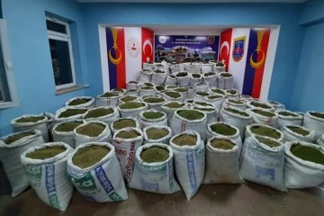 Diyarbakır’da jandarma 1 ton 867 kilogram toz esrar ele geçirdi