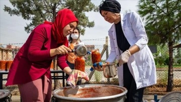 Diyarbakır'da kazanlar gerekseme sahiplerine kışlık konserve düşüncesince kaynadı