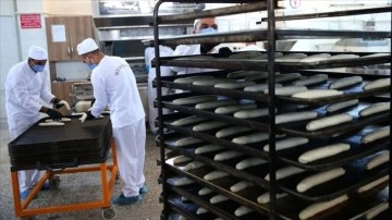 Diyarbakır'da mesleksel terbiye düzlük hükümlüler günde 15 bin ekmek üretiyor