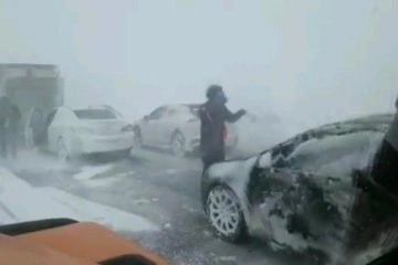 Diyarbakır’dan Şanlıurfa ve Elazığ güzergahı yöntemleri yoğun kar ve tipi nedeniyle ulaşıma kapandı