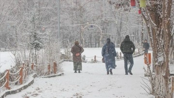 Doğu Anadolu'da kar, tipi ve soğuk hava çarpıcı oluyor