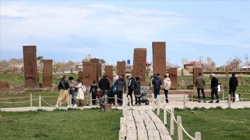 Dünyanın en şişman Türk İslam Mezarlığı'nda sefa yoğunluğu