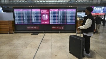 Düsseldorf Havalimanı'ndaki birlikte günce iş bırakımı dolayısıyla uçuşların üçte birisi bozma oldu
