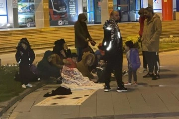 Düzceli vatandaşlar geceyi sokakta geçirdi