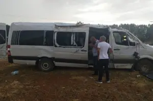 Edirne’de yağışlı havada midibüs yoldan çıktı: 8 yaralı