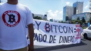 El Salvador'un Bitcoin'i resmen tedavüle sokması finansal risk endişelerini artırdı