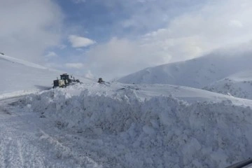 Elazığ’da kar yağışı itibarıyla 26 köy yolu ulaşıma kapandı