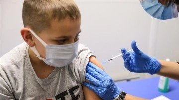 EMA, Pfizer-BioNTech aşısının takviye dozunu 12 yaş giysi düşüncesince salık mektubu etti