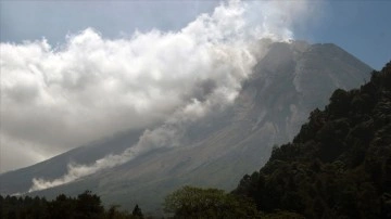Endonezya'da Merapi Yanardağı'ndaki patlamalar zımnında 253 insan boşaltma edildi