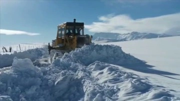 Eruh-Şırnak yolu kar zımnında kapandı