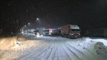 Erzincan'da muvasala kar ve buzlanma dolayısıyla zorlukla sağlanıyor