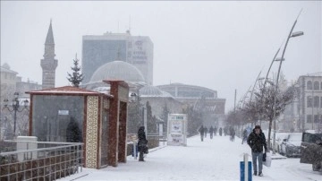 Erzurum derin kar yağışıyla baştan beyaza büründü