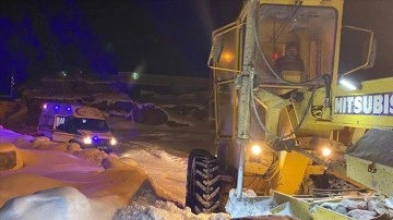 Erzurum'da takımlar kardan yolu kapanan mahalledeki parasız düşüncesince seferber oldu