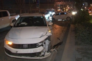 Esenyurt’ta 3 aracın karıştığı trafik kazasında 2 kişi yaralandı