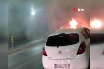 Esenyurt’ta yanan otomobili trafikteki sürücüler söndürdü