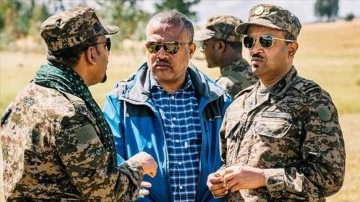 Etiyopya'da isyancılarla savaşım düşüncesince cepheye revan Başbakan Ahmed görevine döndü