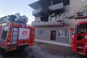 Evin mutfağında çıkan yangında dumandan etkilenen bir kişi hastaneye kaldırıldı