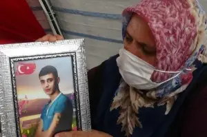Evlat nöbetindeki Güzide Demir: 'Oğlum kaçmak isterken PKK’lılar onu yakalayıp yaktı'