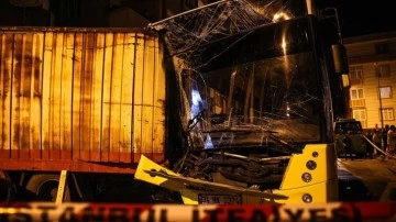 Eyüpsultan’da İETT otobüsü otopark yeri halindeki 17 vasıtaya çarptı