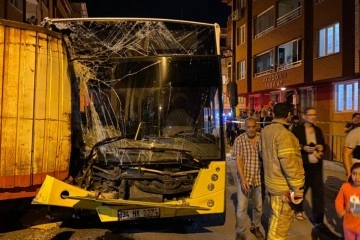 Eyüpsultan’da sokağa dalan İETT otobüsü 17 araca çarptı