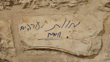 Fanatik Yahudi yerleşimciler Kudüs’te Ermeni kilisesi duvarına rasist yazılar yazdı