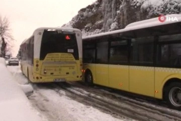 Fatih’te 3 İETT otobüsü kardan dolayı yolda kaldı