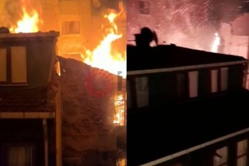 Fatih’te 4 katlı metruk bina alev alev yandı