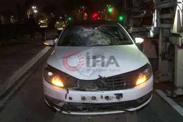 Fatih'te otomobilin çarptığı yaya metrelerce sürüklendi