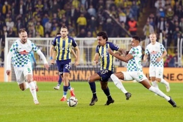 Fenerbahçe evinde dört köşe