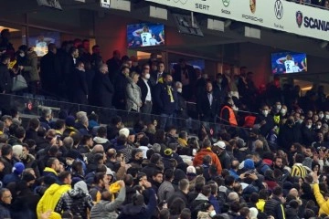 Fenerbahçe taraftarlardan istifa çağrısı