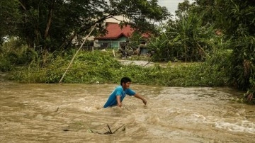 Filipinler'de şiddetli yağışların hastalık bulunduğu sellerde ölenlerin sayısı 44'e yükseldi