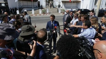 Fransa Cumhurbaşkanı Macron, Cezayir'de taşlama ve protestolara verilen kaldı