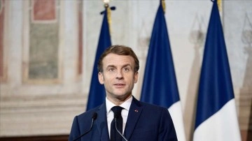 Fransa Cumhurbaşkanı Macron, sokaktaki manşet sayısını ikiye döndürmek istiyor